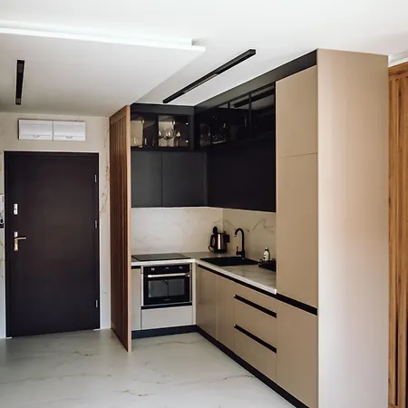 Apartament N10 *